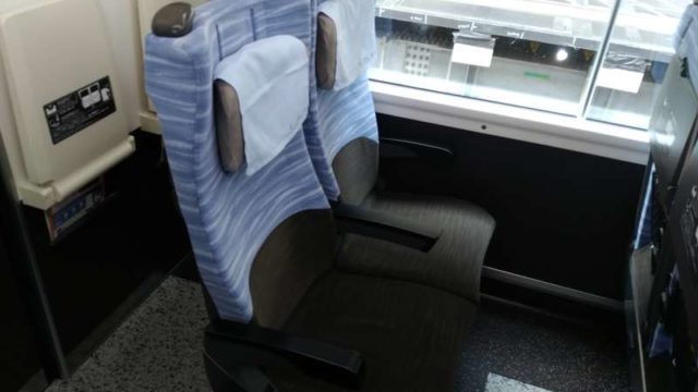 特急かいじの社内。快適でした