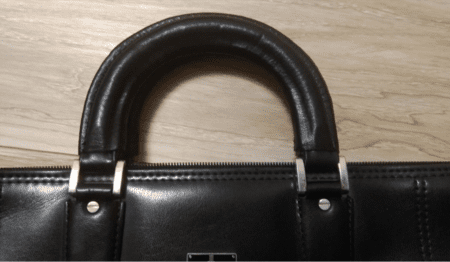 ぱっと見た感じ、全く違和感はありません。上から巻いているので持ち手は若干厚くなっています。