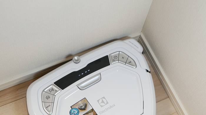 Electrolux「Motionsense(ERV5210IW)」は部屋のスミの掃除がしやすい形状
